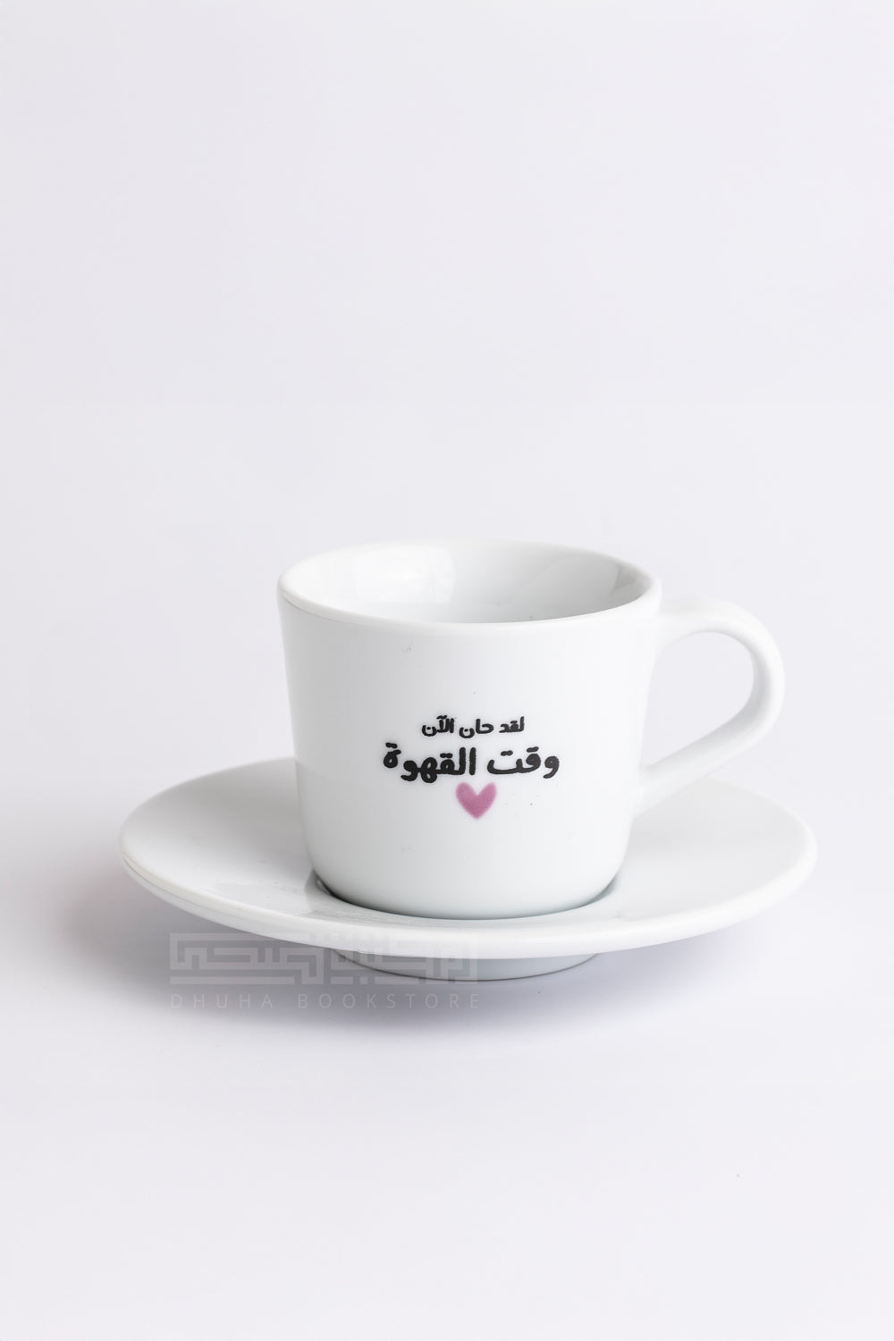 كوب صغير ابيض وقت القهوة